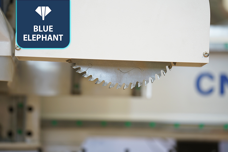 鋁木通用開料機